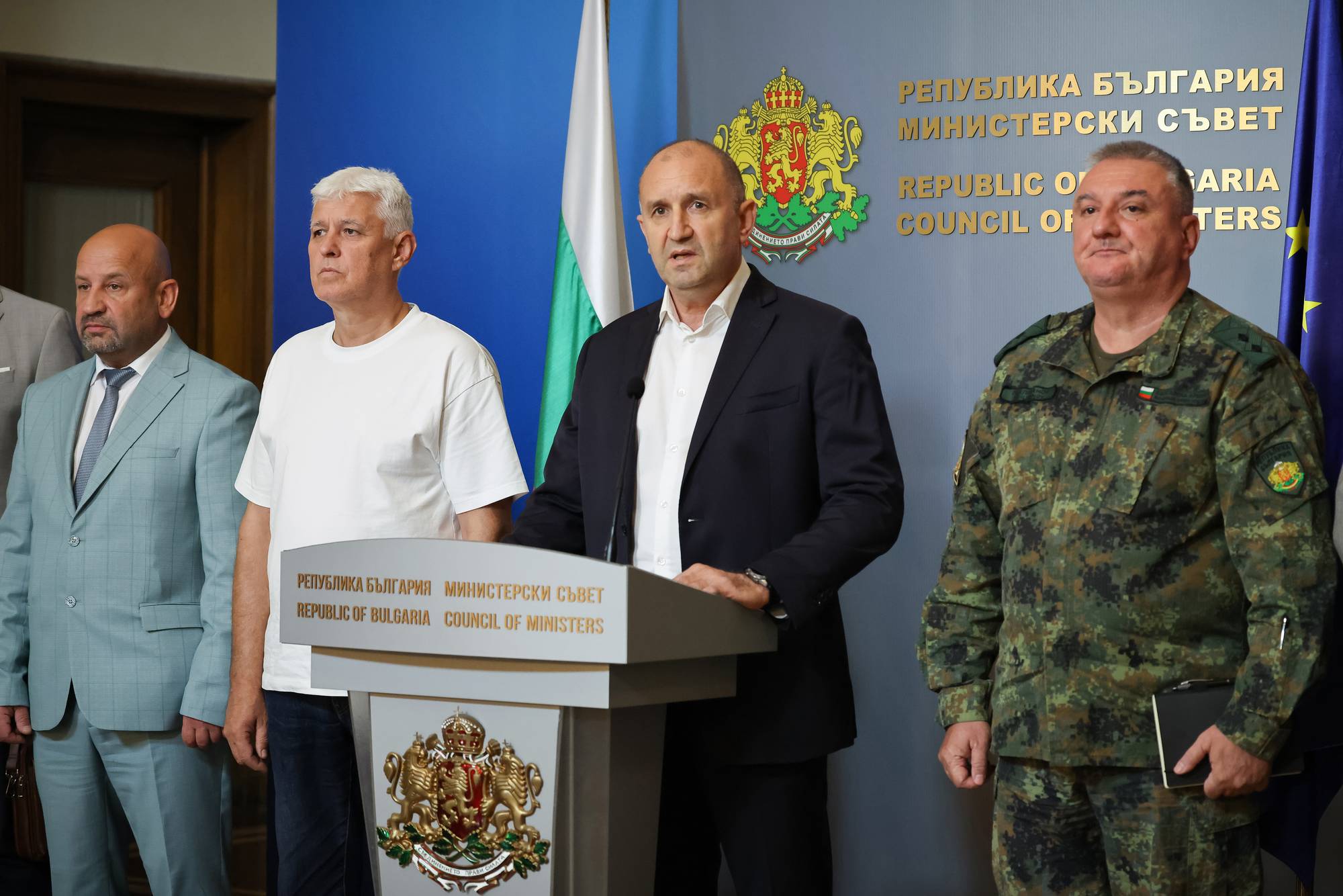 Радев: Дрон нахлу в българското въздушно пространство тази сутрин и се взриви
